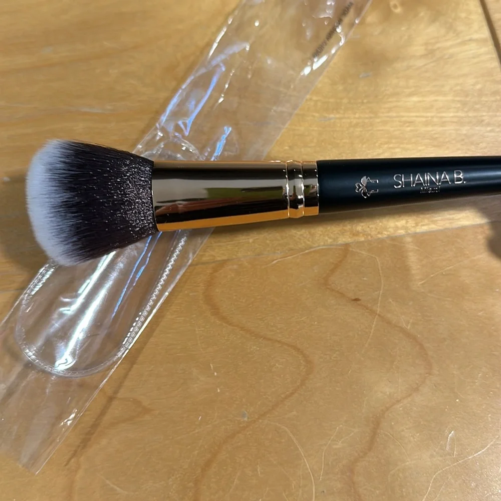 LOT of makeup samples with 2 brushes and 2 mini bags